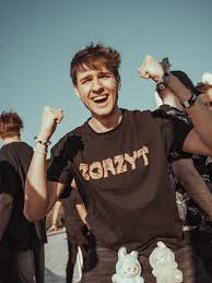 Natan Zgorzyk - banner and influencer on Twitch, what tools does he have?